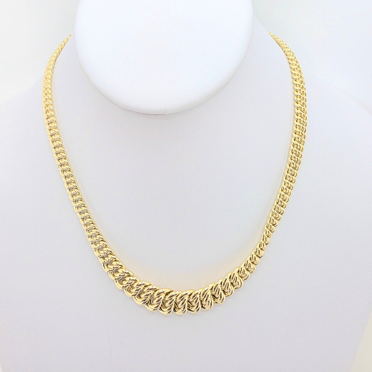 10K gold necklace.  princess cut. 17in. 7-14mm