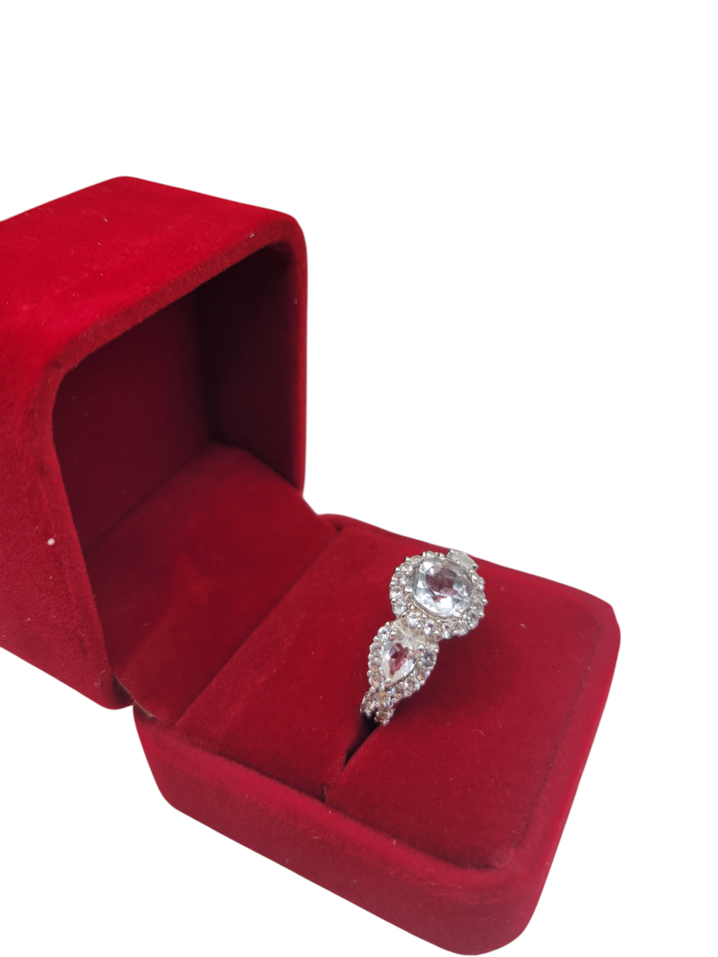 925 silver wedding ring. Round stone. Size 8.