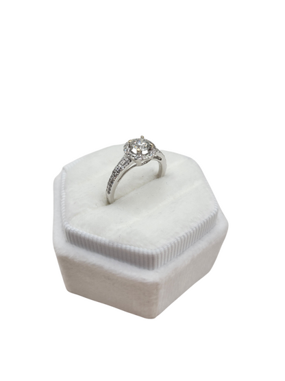 18K white gold ring. 0.60ctw real diamonds. Size 6