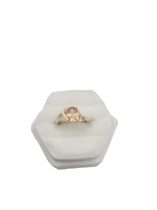 10K gold ring. CZ gold stone... Size 5.5