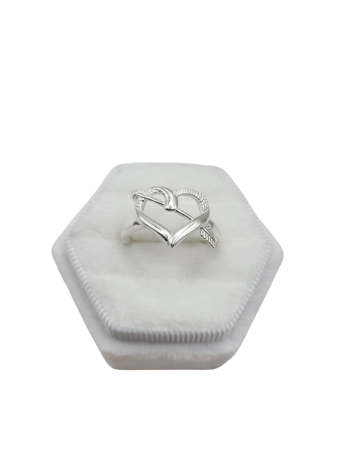 925 silver ring. Heart with arrow. Size 7.5