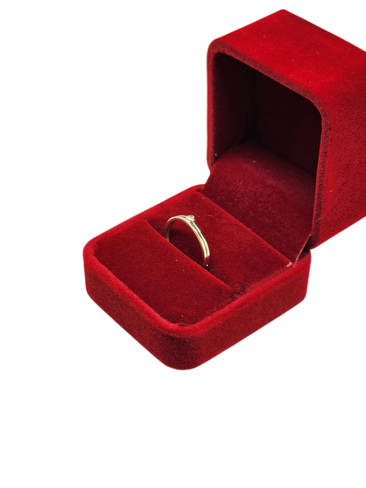 10k gold ring with round CZ stone. Size 7