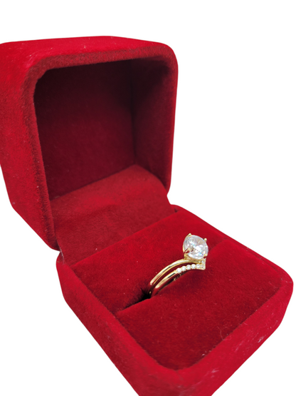10K gold engagement rings. Duo with a pointed design. Size  7.5