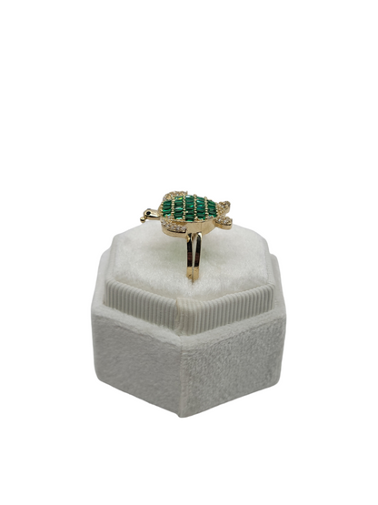 10k gold ring with turtle symbol and CZ stones size 7