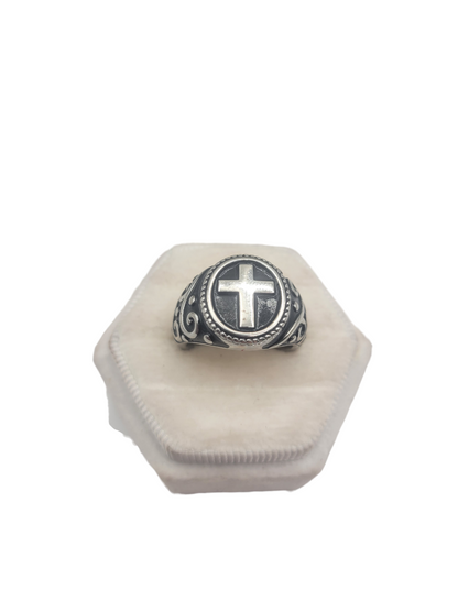 925 sterling silver ring. Cross. Size 7.5