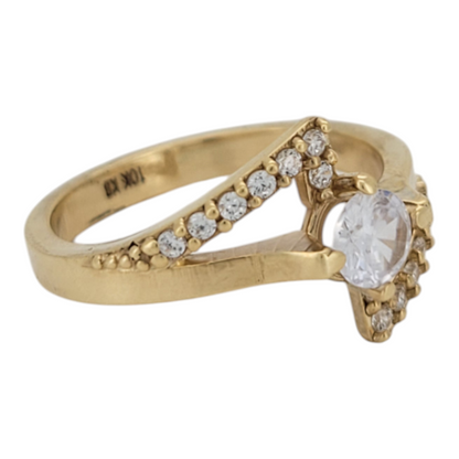 10K gold ring. White stones. Solid. Size 7.5