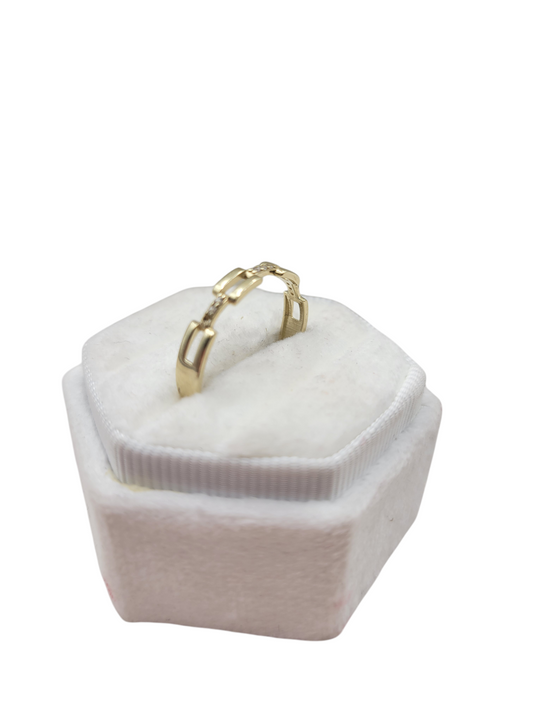 10K gold ring. Chain style. Size 10.5