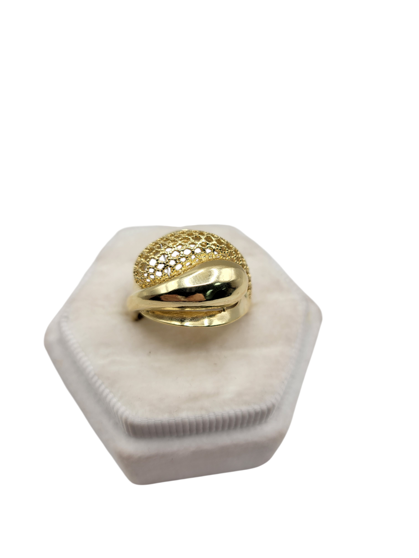 10K gold ring. Size 8.5
