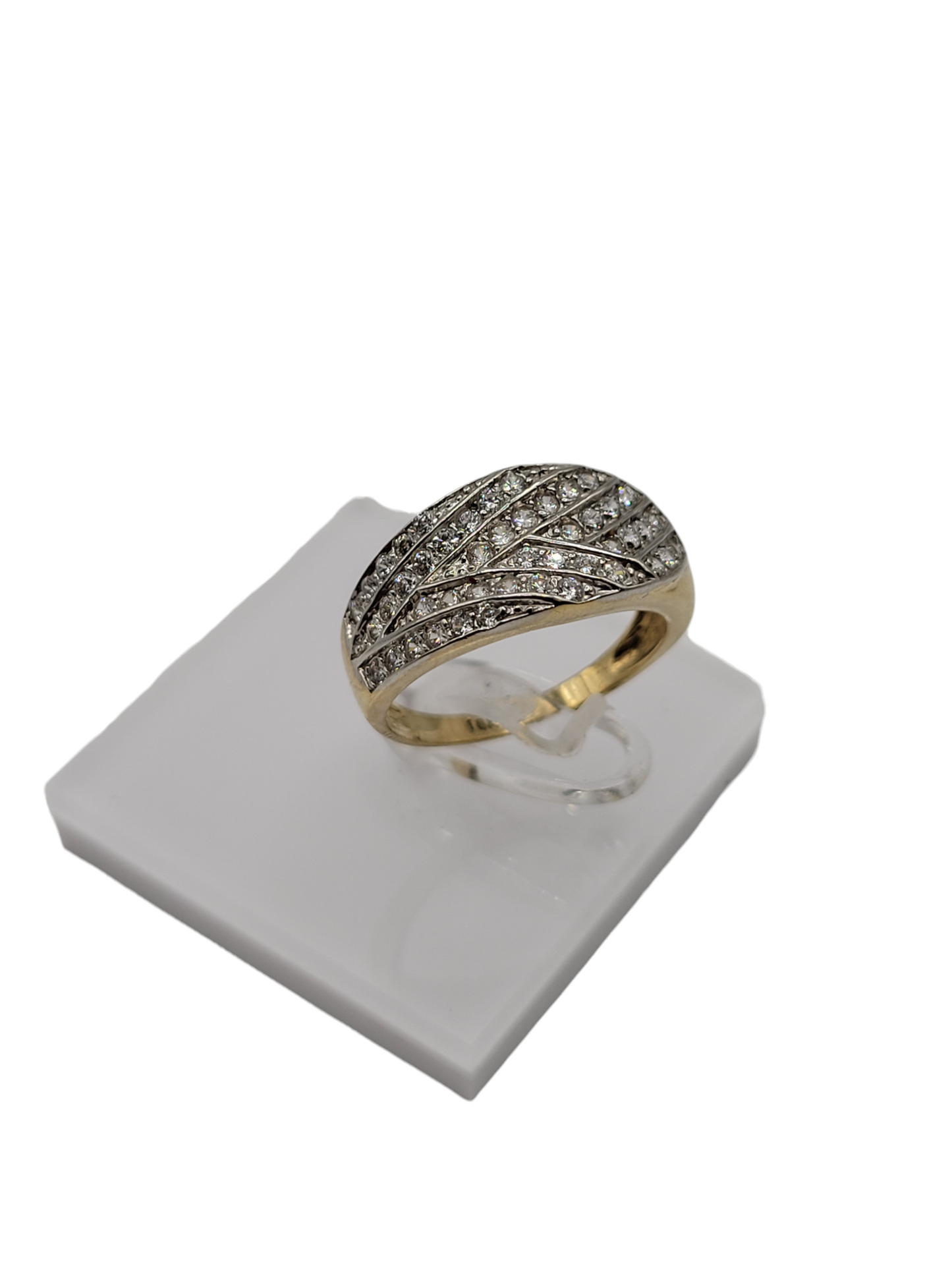 10k gold ring with CZ stones size 7.5