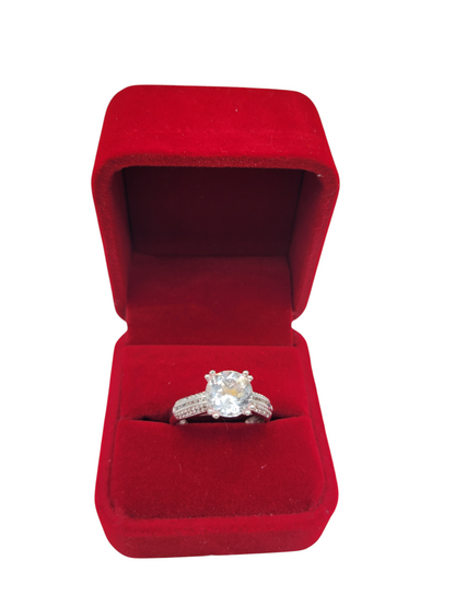 925 silver ring. Engagement. Round center stone. Size 9.