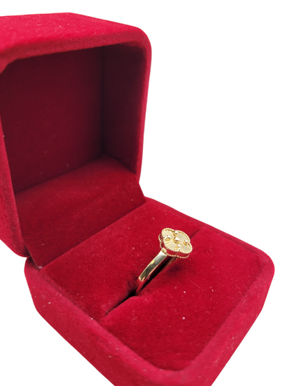14K gold ring. cloverleaf Size 7