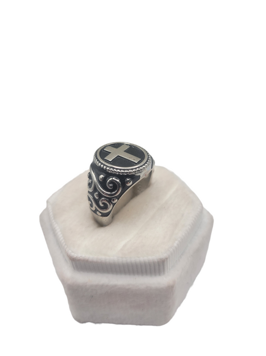 925 sterling silver ring. Cross. Size 7.5