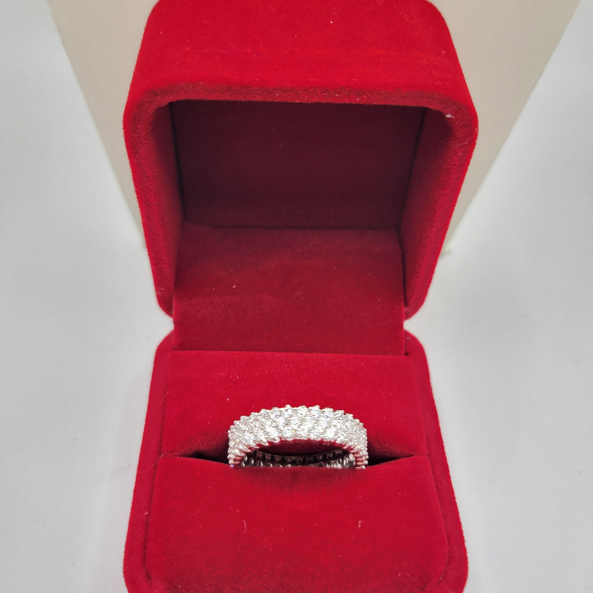 925 silver ring. band with CZ stone. Size 7