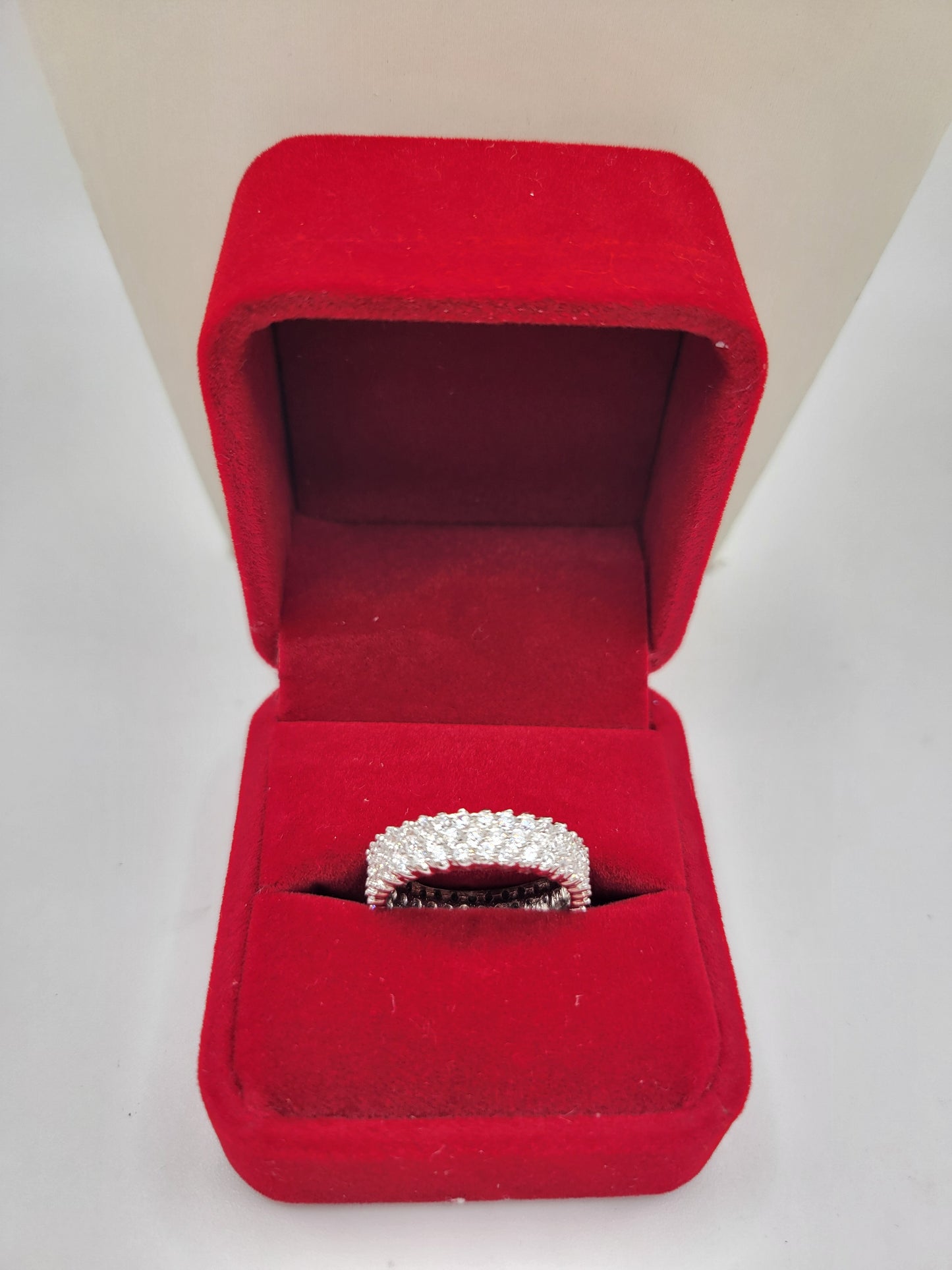 925 silver ring. band with CZ stone. Size 7