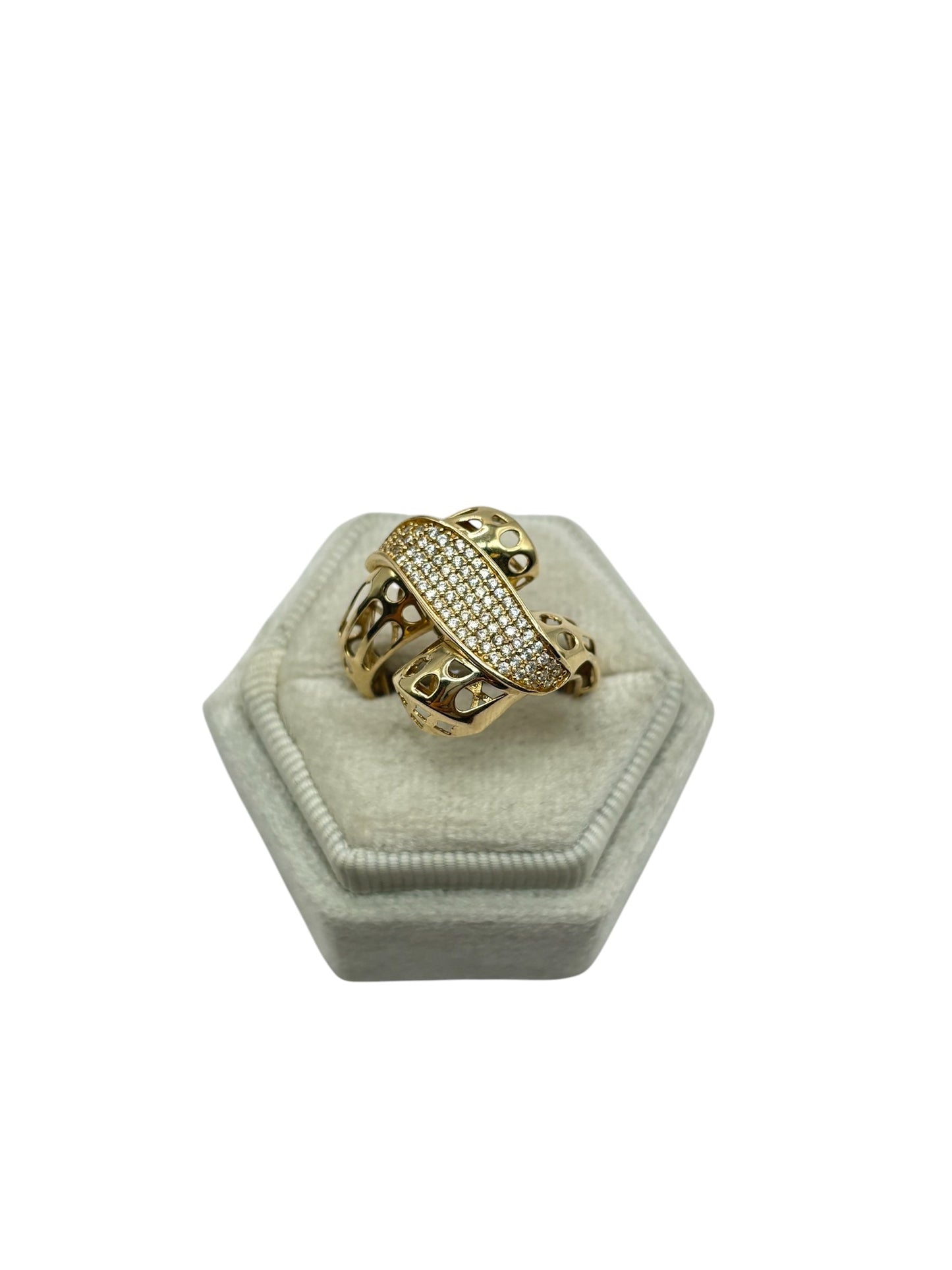 14k gold ring size 9. snakes linked. CZ stone