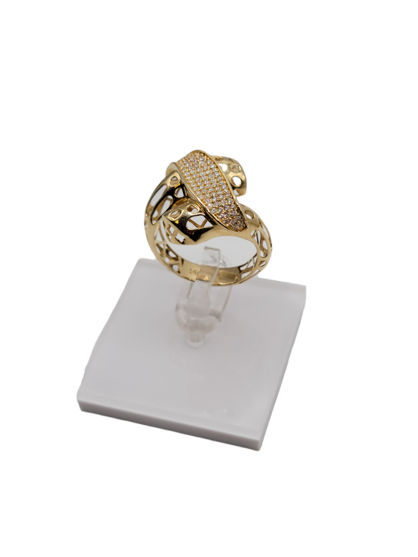 14k gold ring size 9 CZ stones