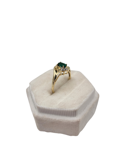 10K gold ring. Green CZ stone. Size 6.5