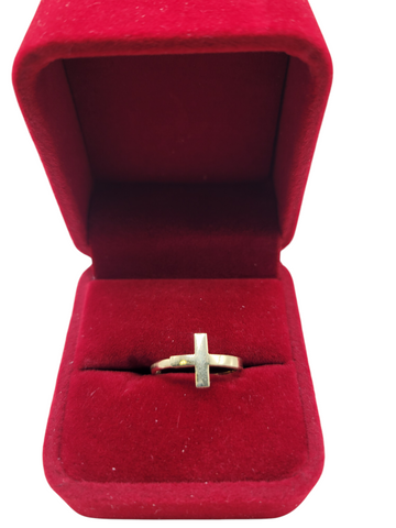 10K gold ring. Cross. Size 5.5