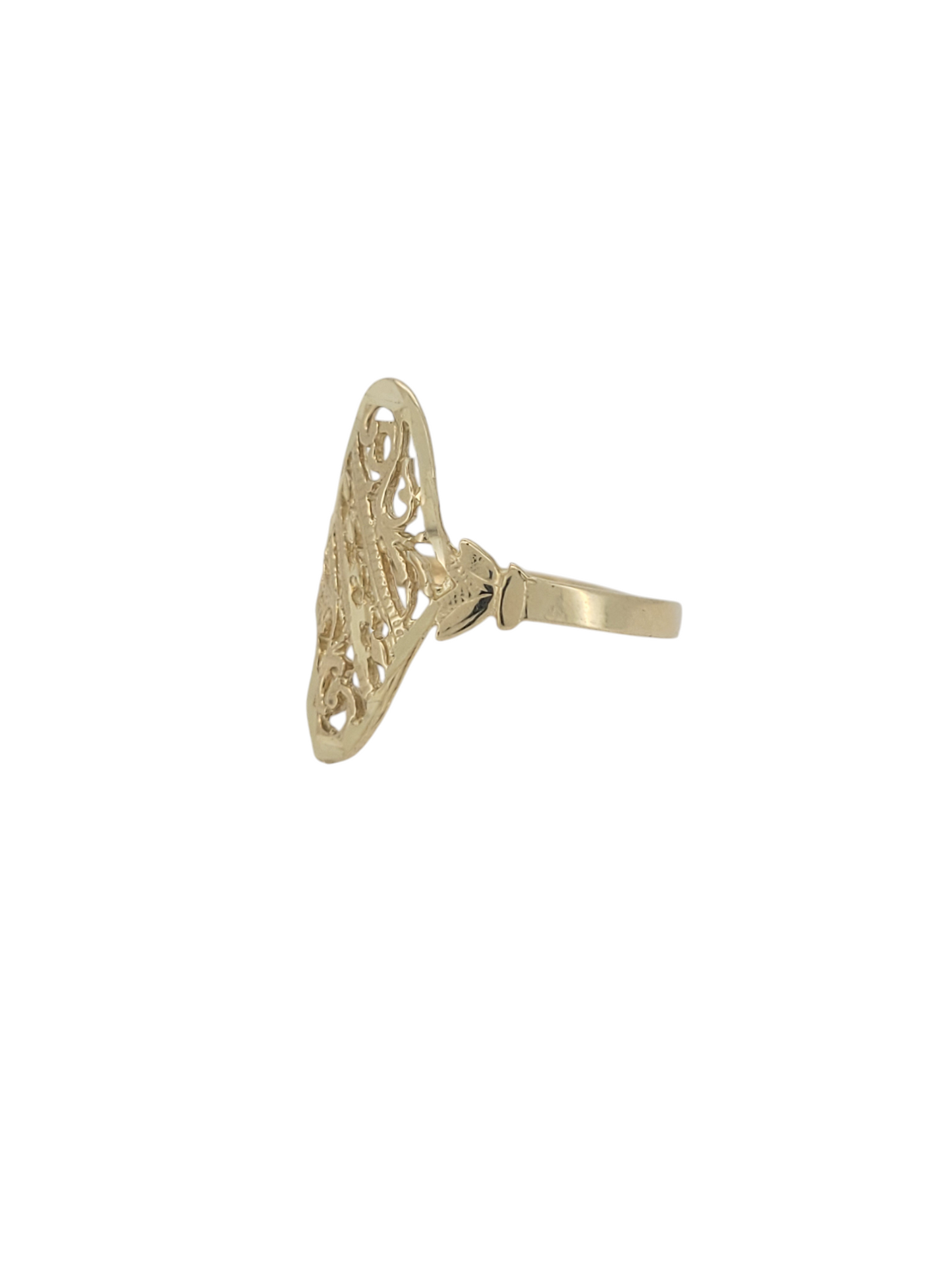 10K gold ring. Walnut shape with internal design. Size 6.5