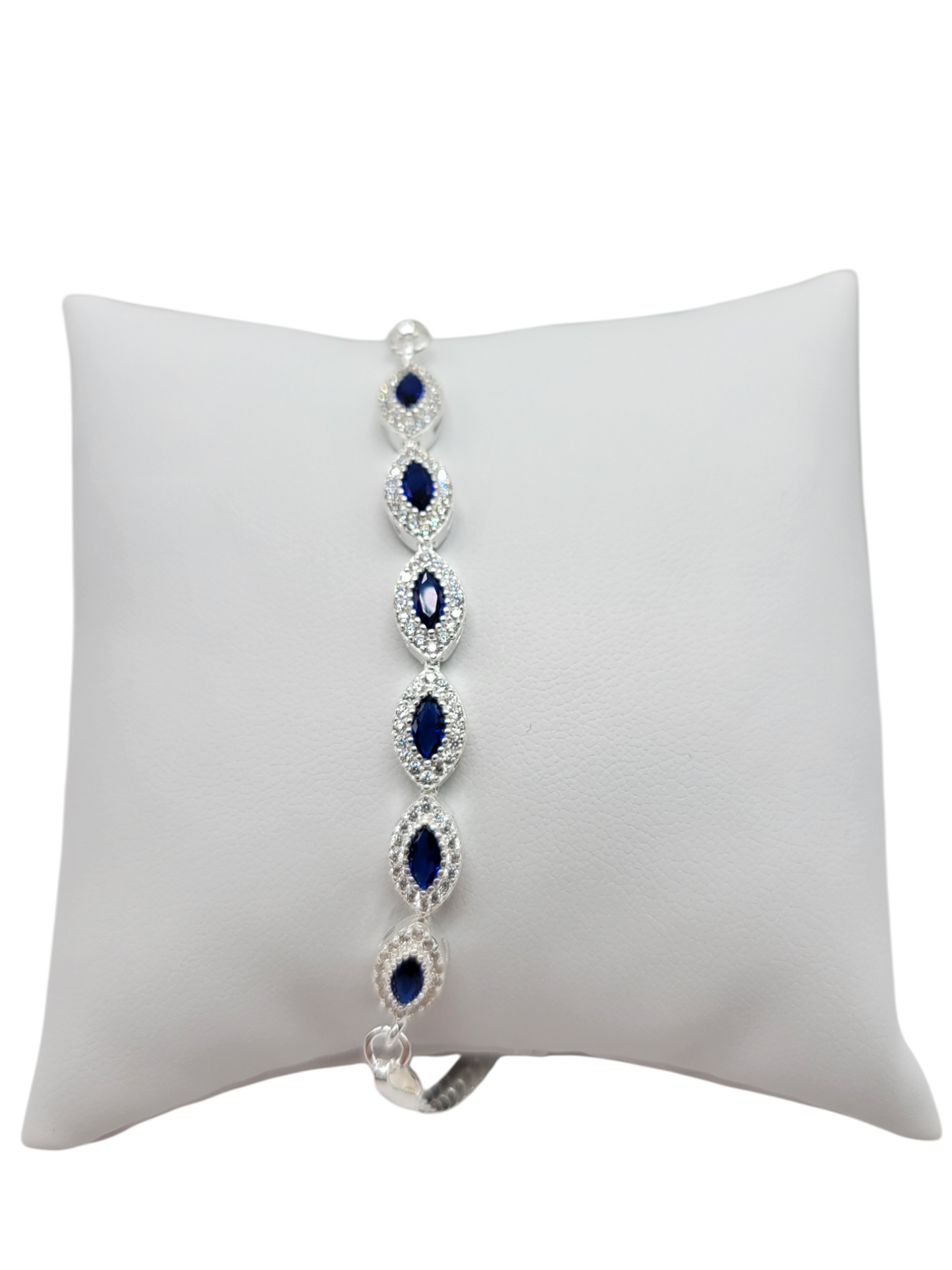 925 silver bracelet. Blue eye. 8in. 3-5mm