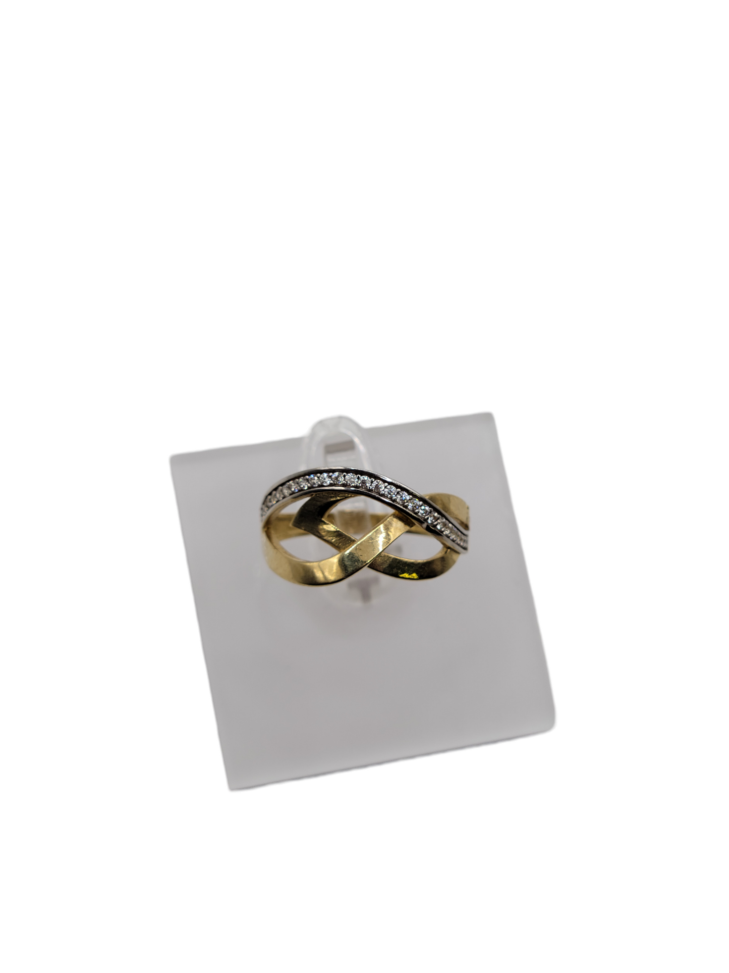 10k gold ring size 8 with CZ stones