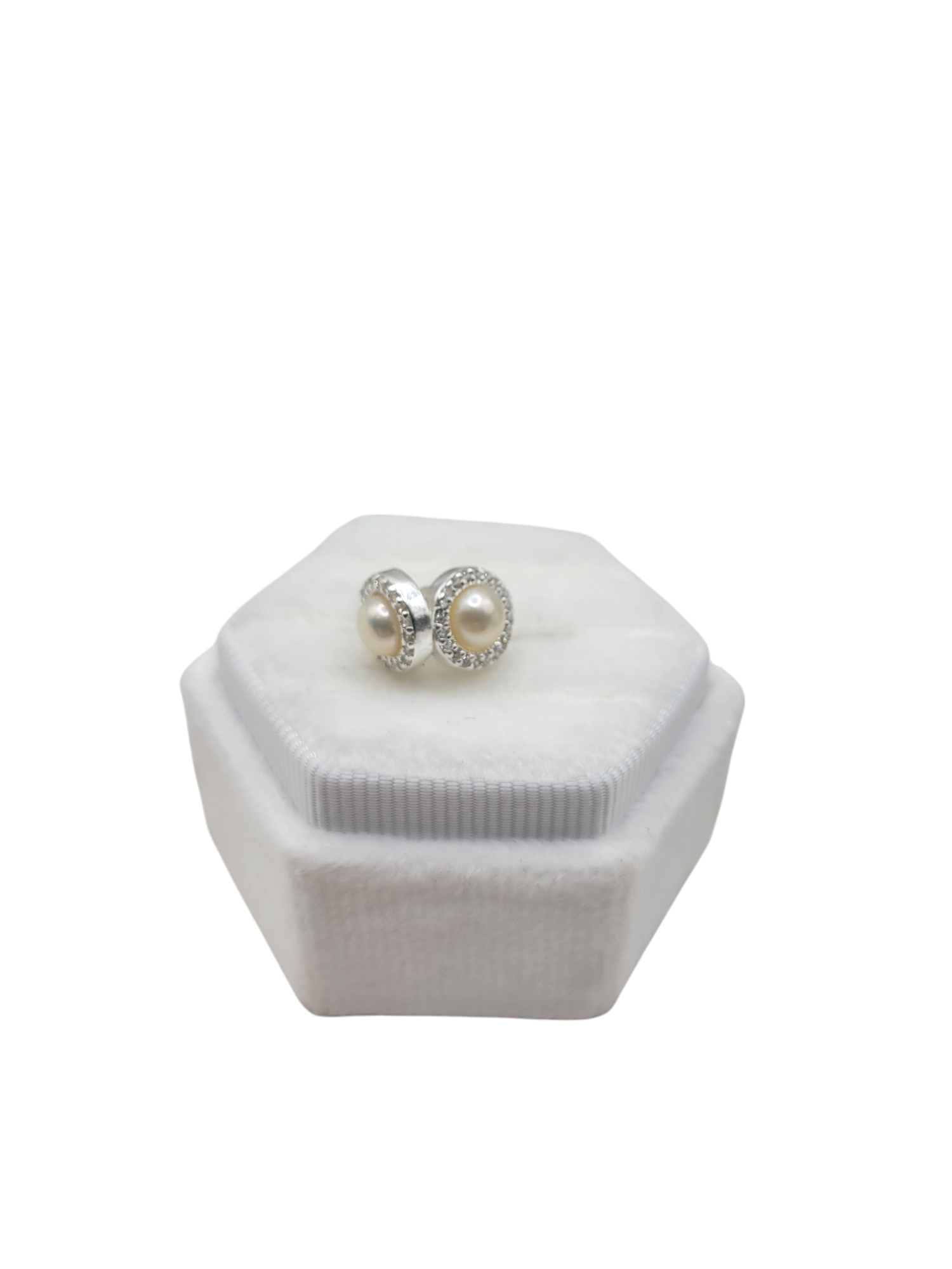 925 silver earrings. white pearl