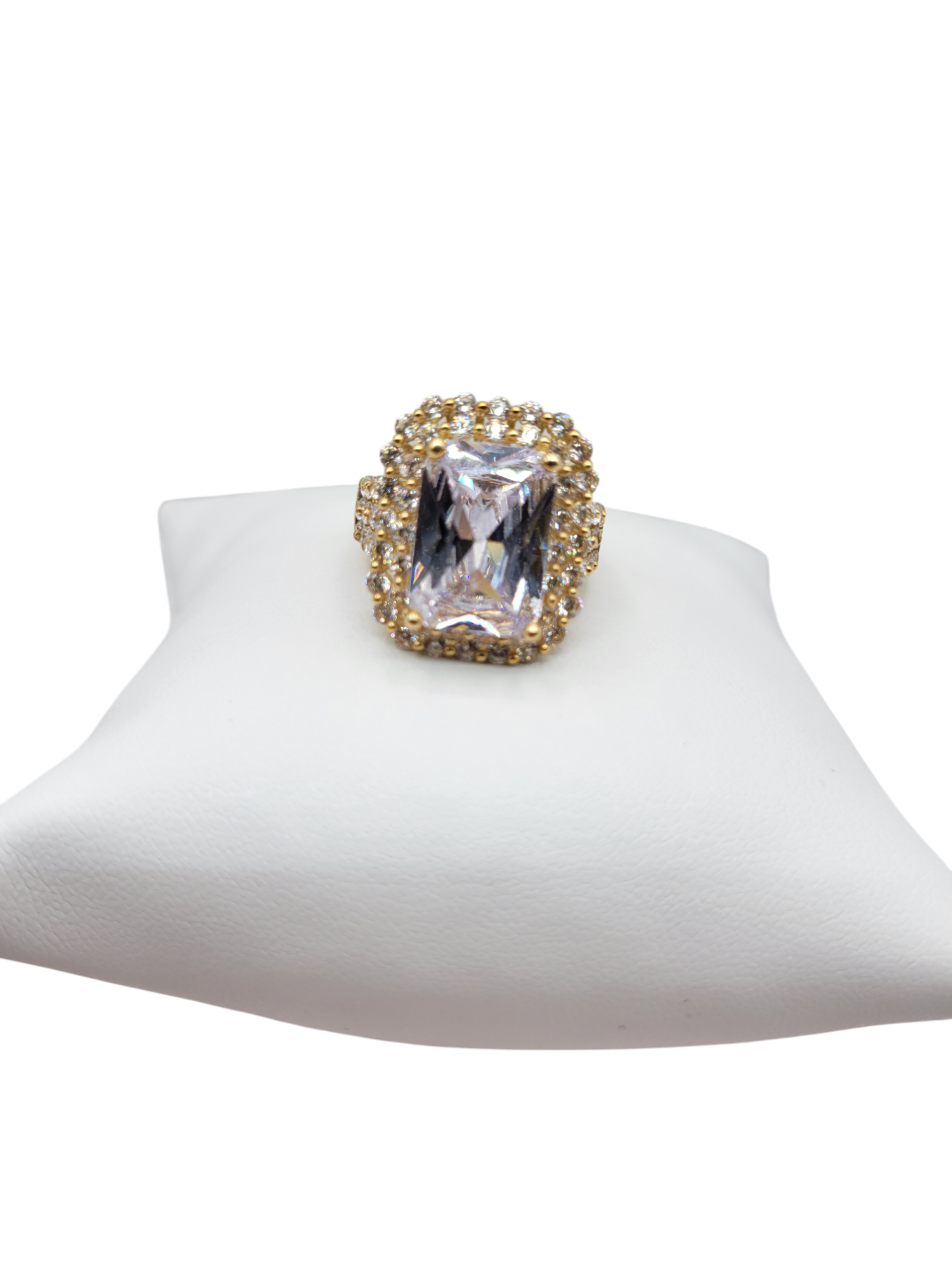 10K gold ring. big white CZ stone . Size 6.5.