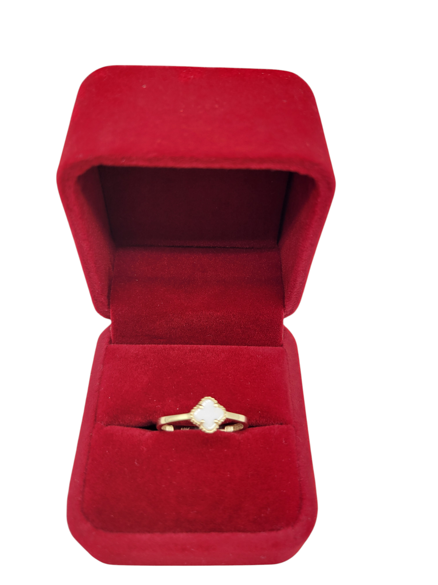 10K gold ring. Small white flower. Size 7.5