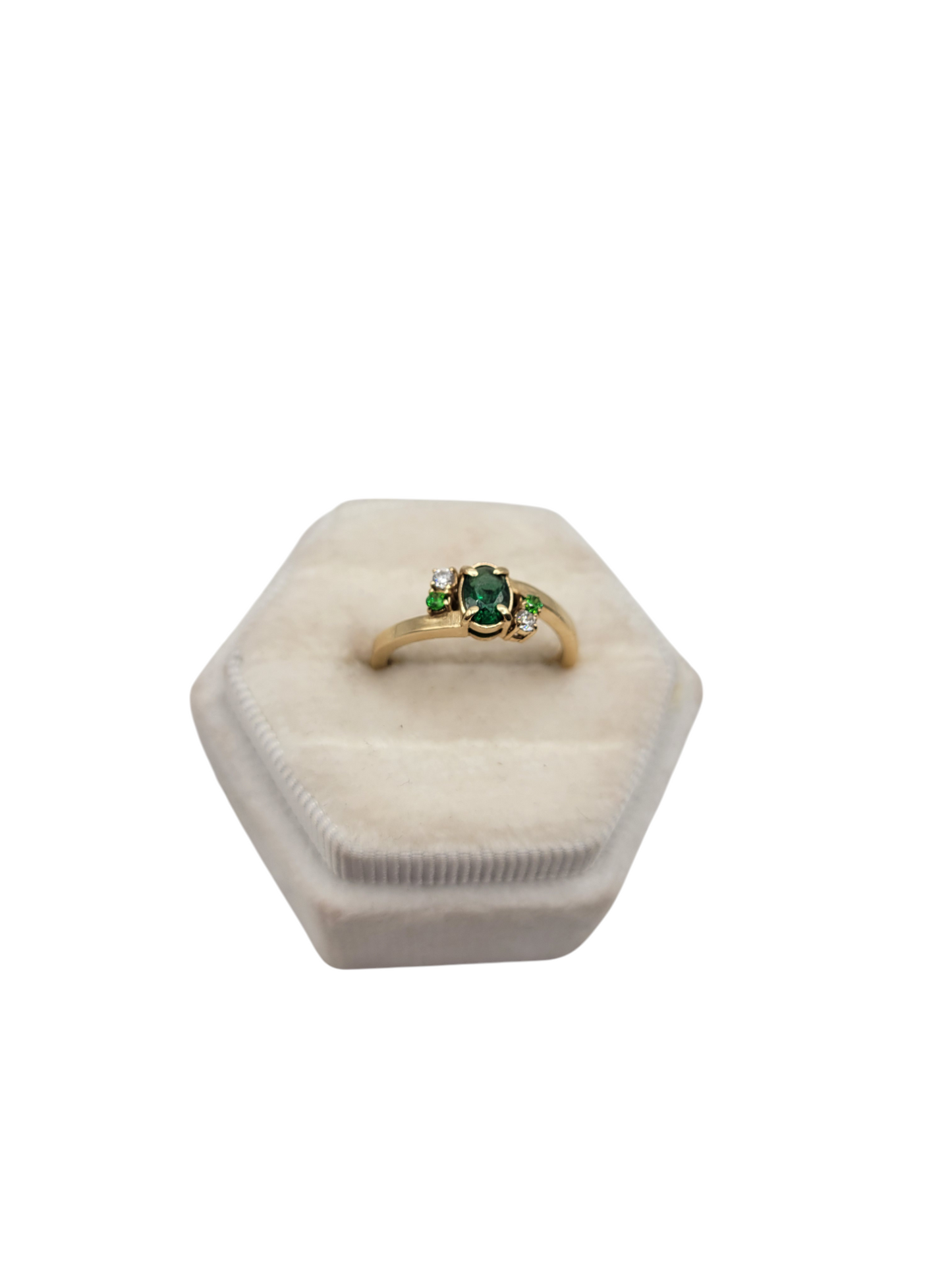 14K gold ring. Green CZ stone. Size 7.