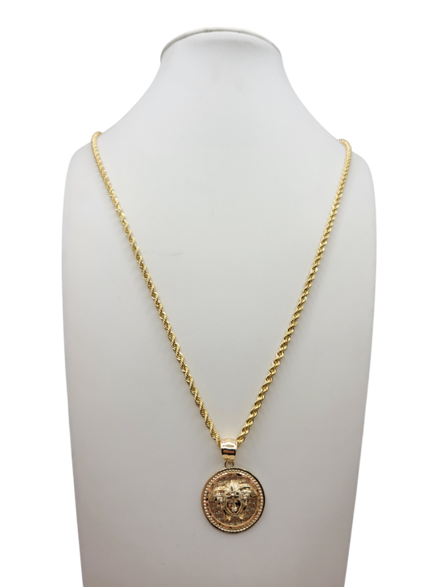 10K Gold Rope Chain. Meduza Pendant. 24in. 2.5mm