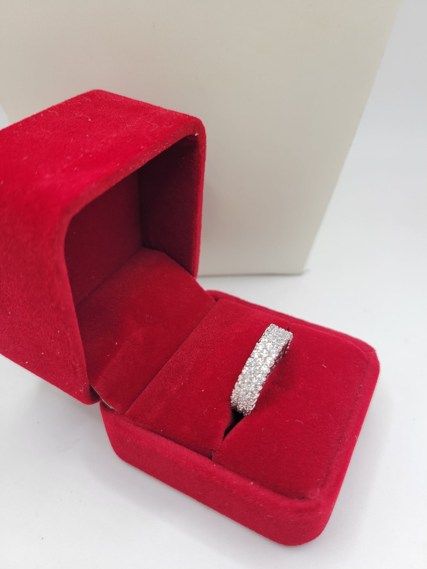 925 silver ring. band with CZ stone. Size 7