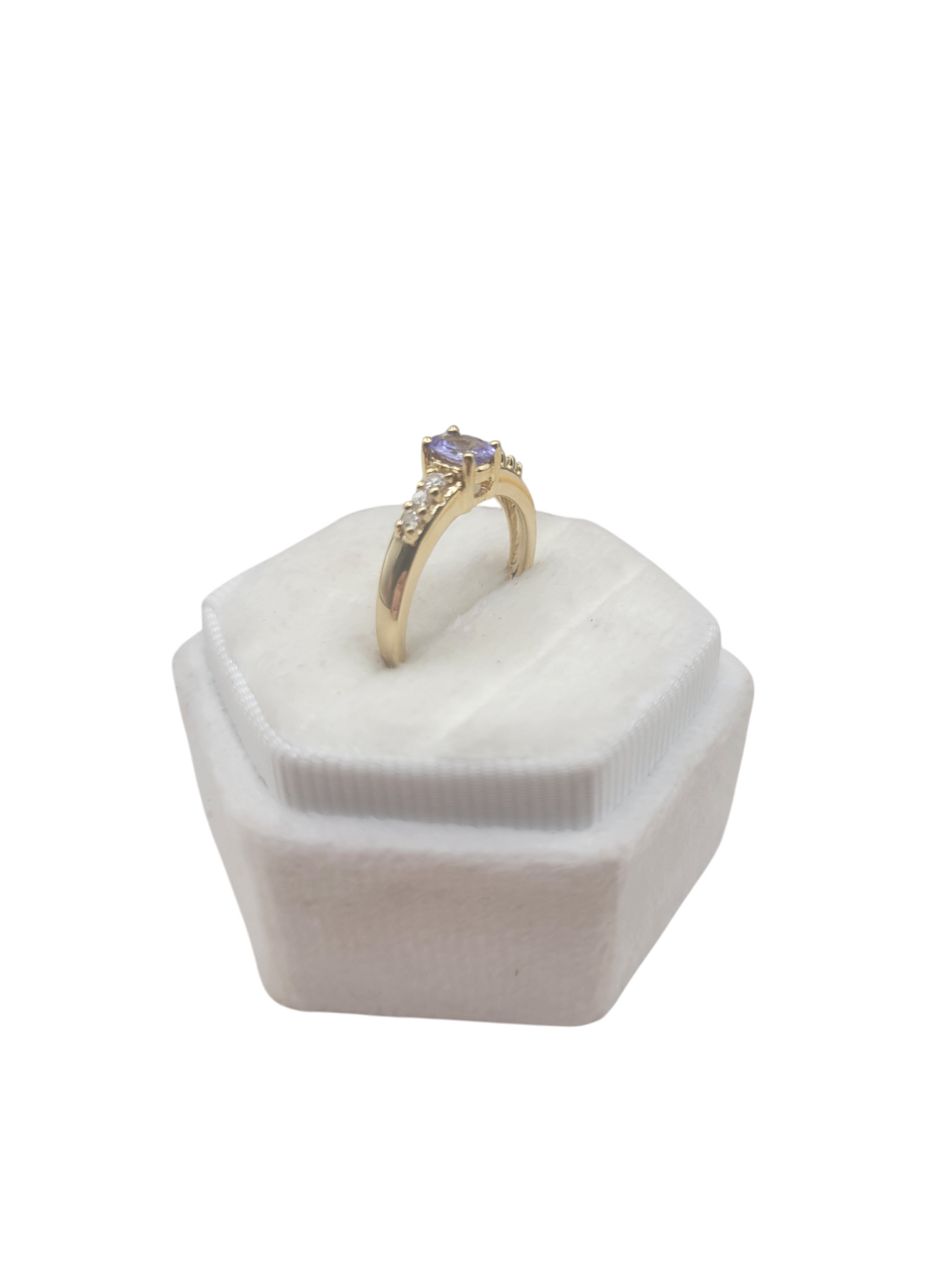 14K Gold Ring. Purple CZ Stone. Size 7.