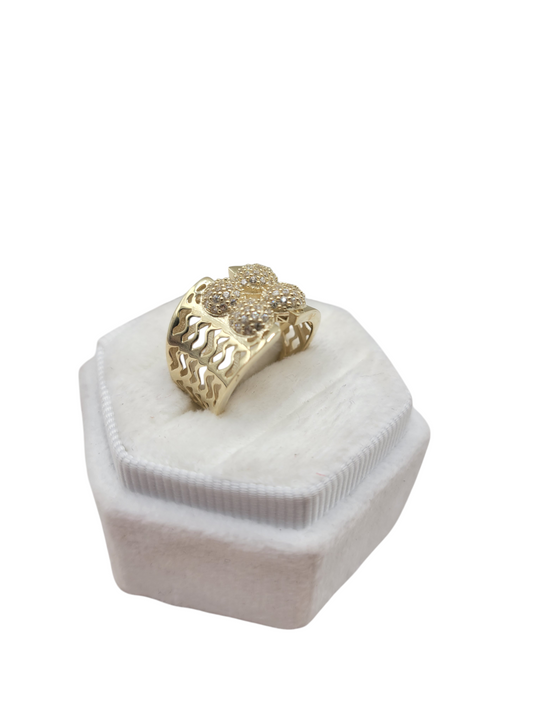 10K gold ring. 4 points. Size 6.5