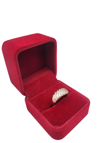 10K gold ring. Real diamonds. Size 6.5