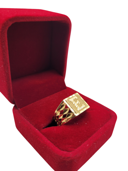 10K gold ring. letter E. Size 9