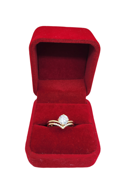 10K gold engagement rings. Duo with a pointed design. Size  7.5