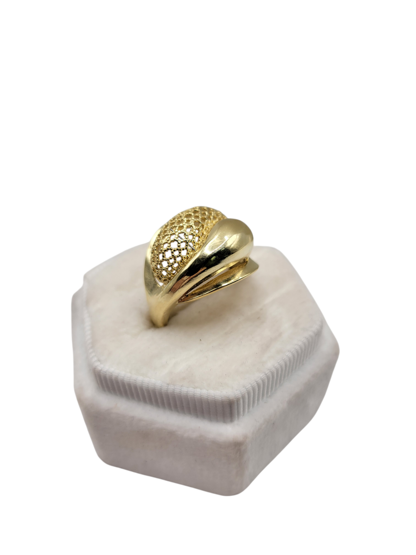 10K gold ring. Size 8.5