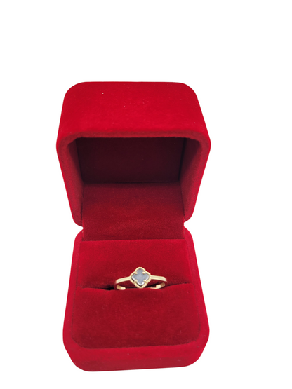10K gold ring. Small black flower. Size 7.5