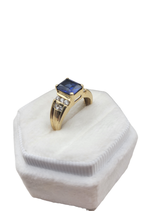 14K gold ring. Blue CZ stone. Size 7