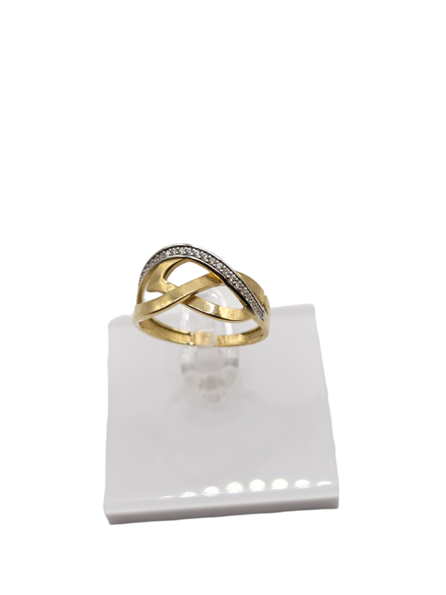 10k gold ring size 8 with CZ stones