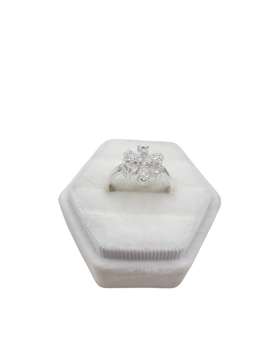925 silver ring. CZ stone flower. Size 8.5
