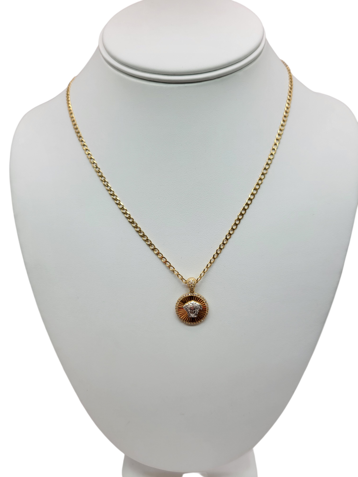 14K gold chain. Medusa pendant. 18in . 3mm