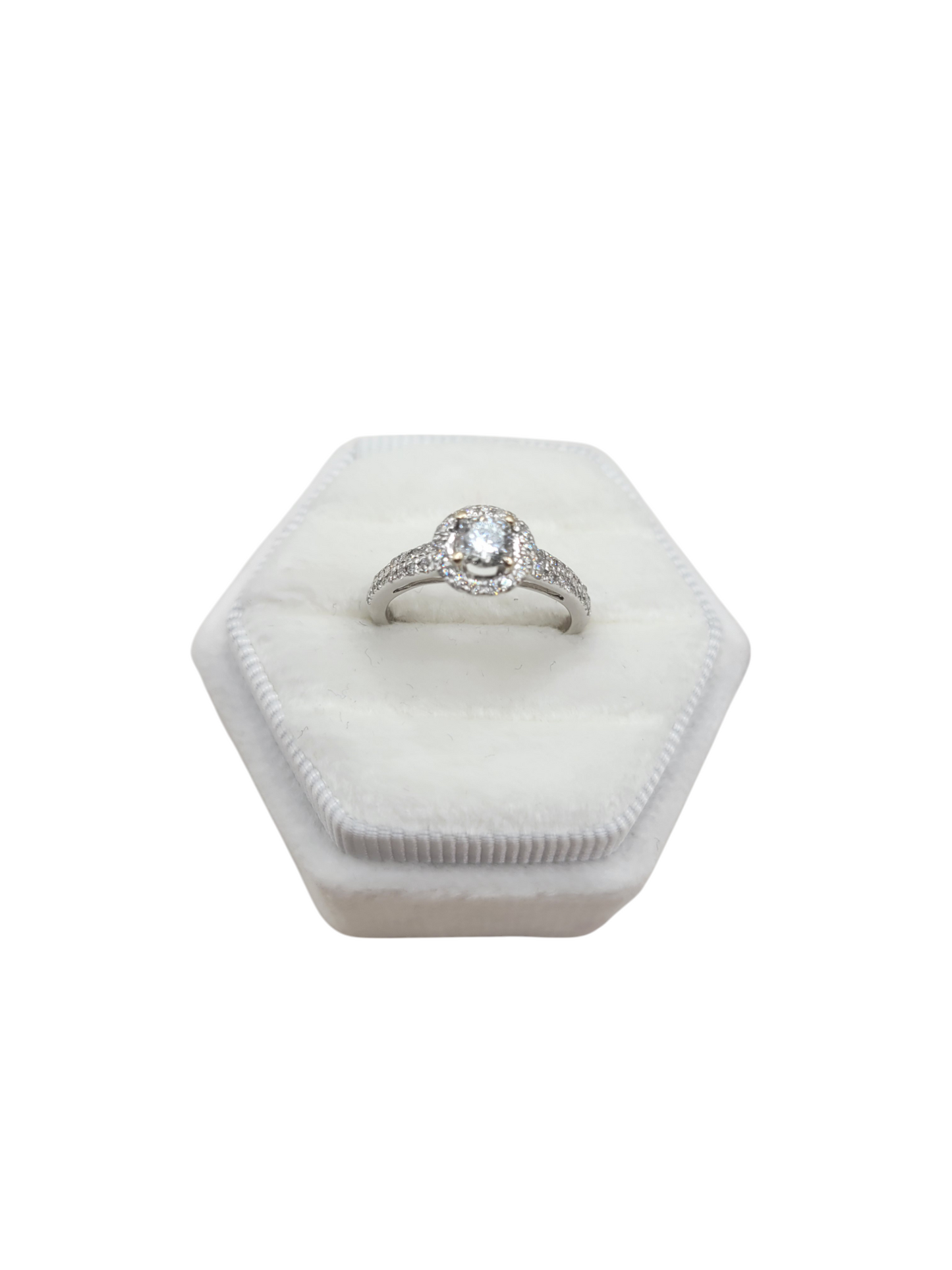18K white gold ring. 0.60ctw real diamonds. Size 6