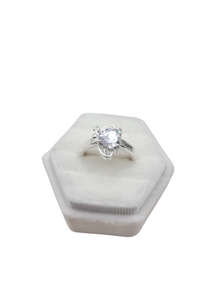 925 silver ring with white heart stone. Size 8.5