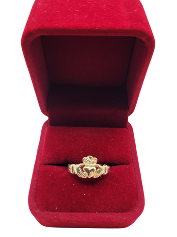 14K gold ring. Heart in hands. Size 7