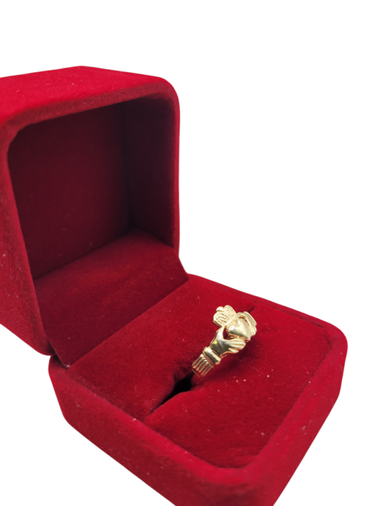 14K gold ring. Heart in hands. Size 7