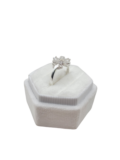 925 silver ring. CZ stone flower. Size 8.5